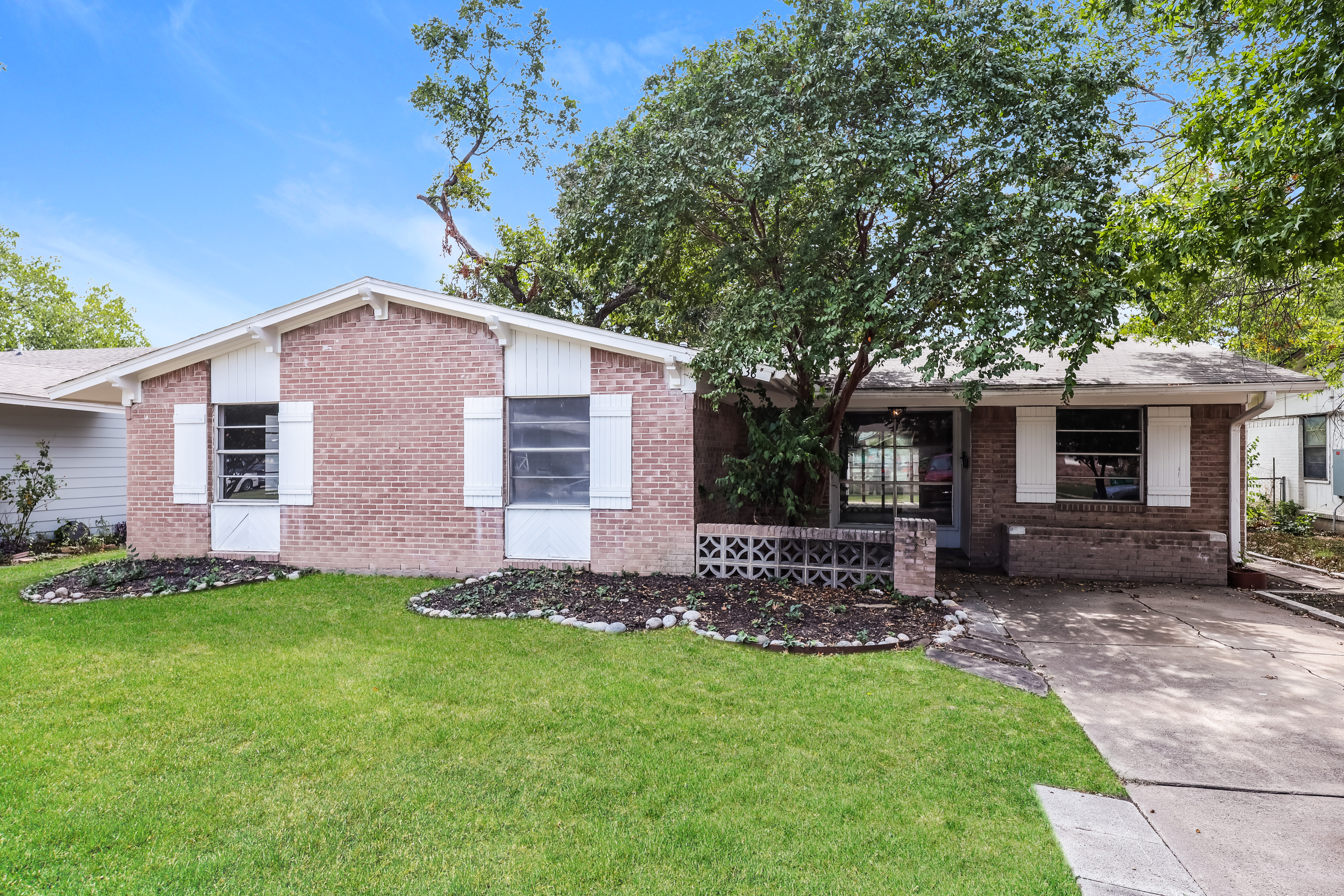 1838 Burning Tree Ln Carrollton, TX 75006